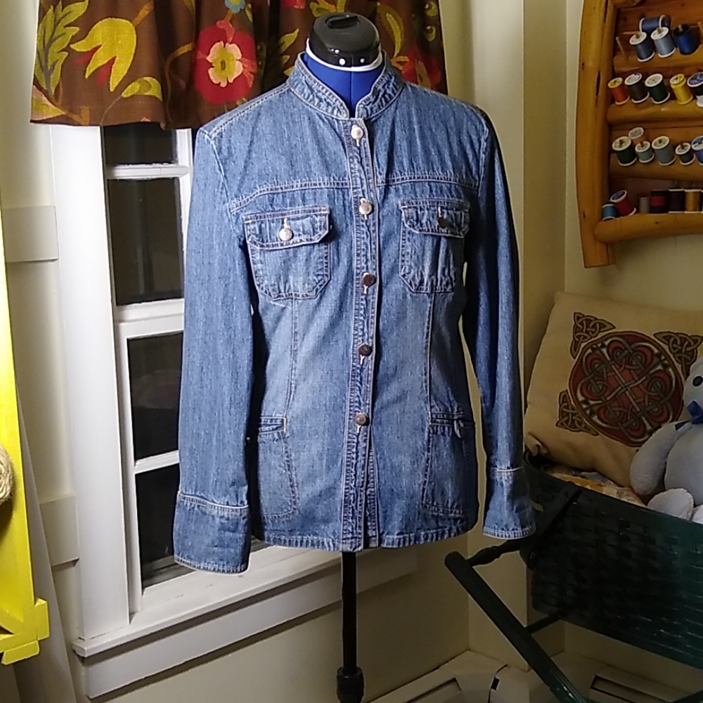 Fitted denim jacket